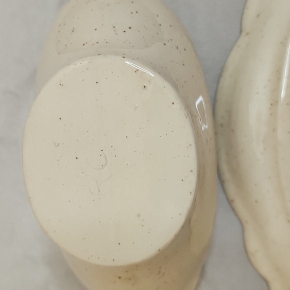 RC Vintage cottagecore scalloped edges gravy boat with plate - Picture 3 of 12